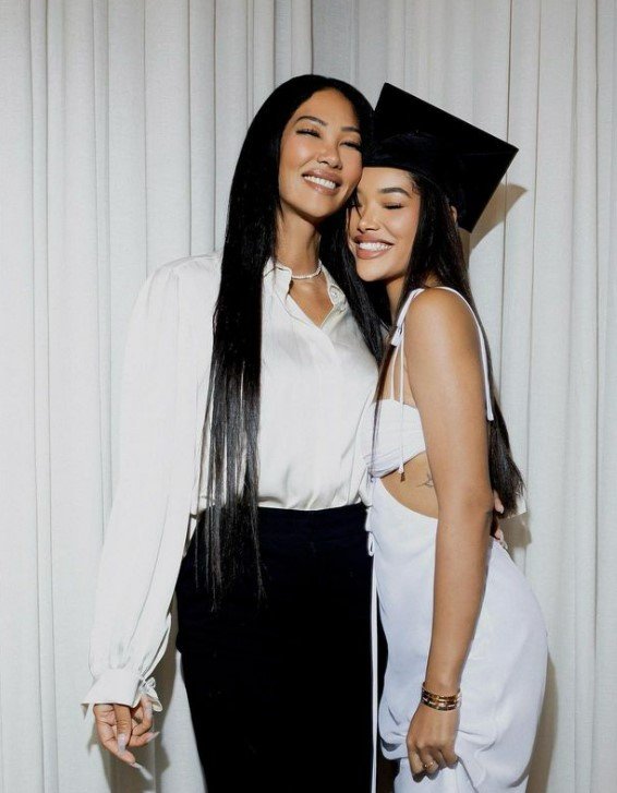 Ming Lee Simmons with her mother